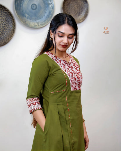 Cotton Kurti: Kalamkari & Mirror Work Printed Elegance-Mehendi Green.