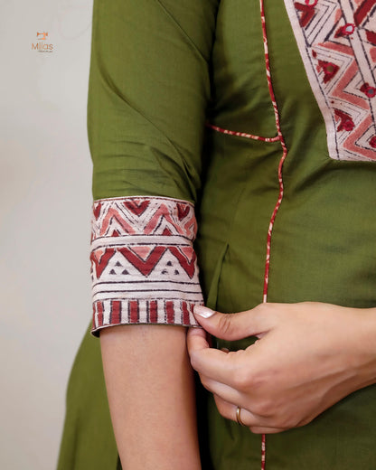 Cotton Kurti: Kalamkari & Mirror Work Printed Elegance-Mehendi Green.