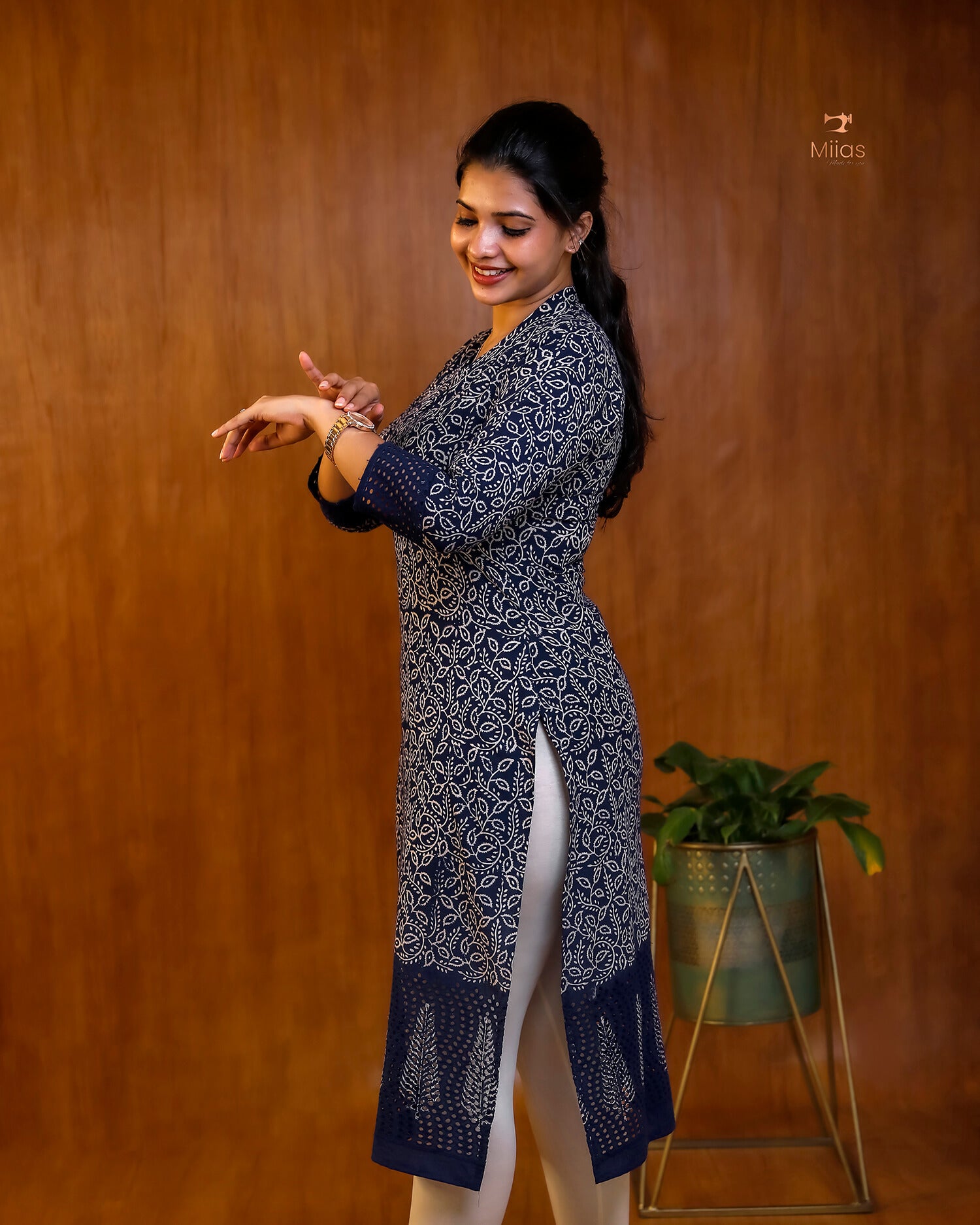 Hand Block-Printed Hakoba Kurti – Overlap Collar & Slit Design