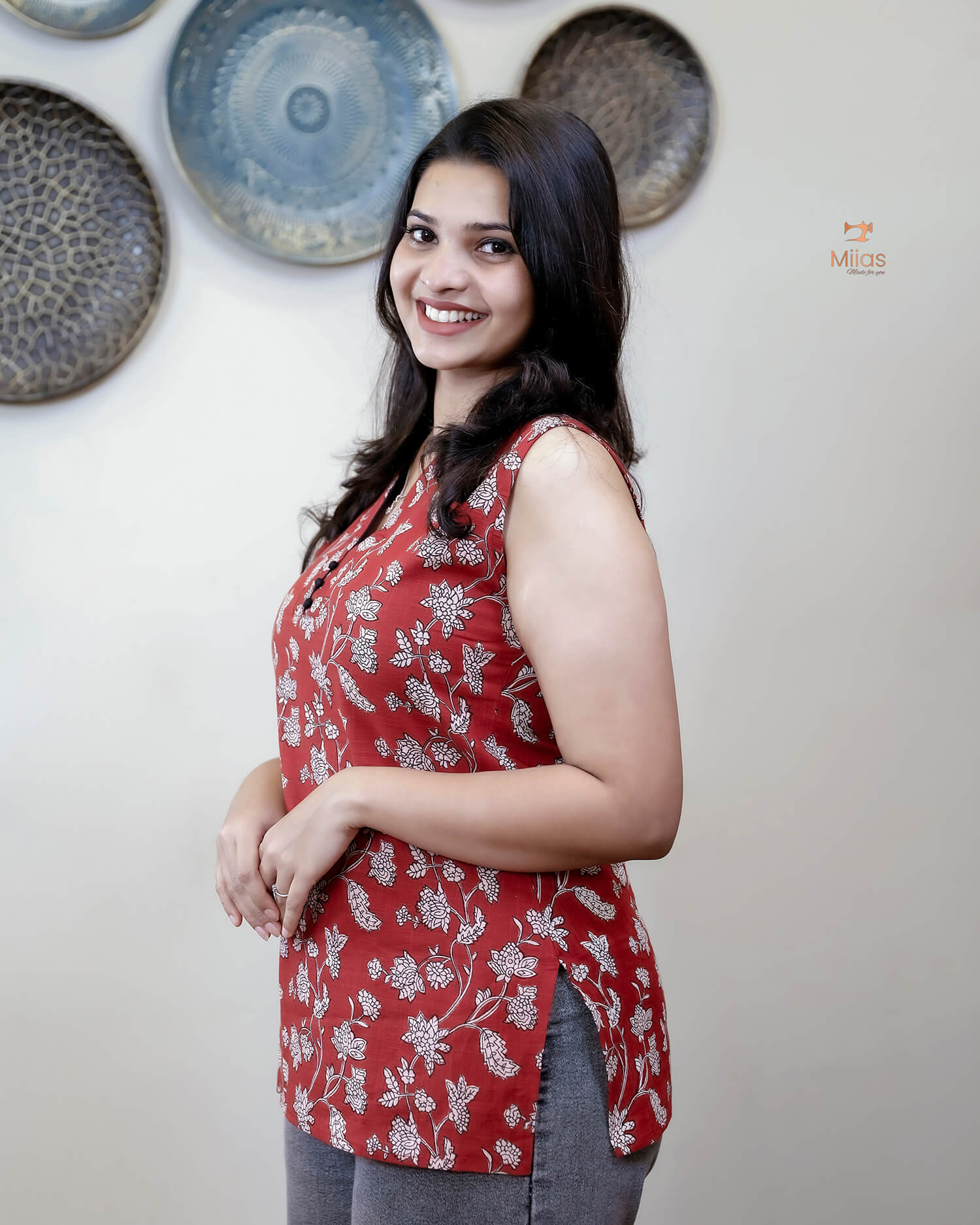 South Cotton Top: High-Neck Sleeveless Top w/ Potli Buttons-Red