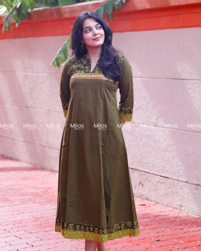 Cotton 5-Panel Kurti | Beaded Mirror Yoke + 2-Tone Border | Olive Green