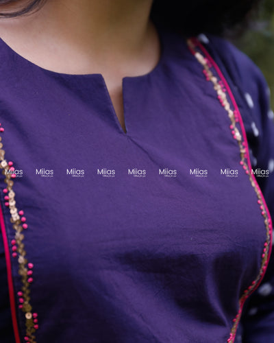 Mul Cotton Bandhani Kurti | Embroidered Yoke + Piping | Deep Bluish Violet
