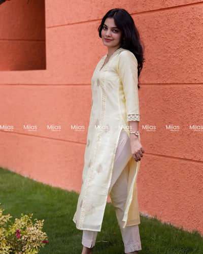 Mul Chanderi Slit Kurti | Zari 3-Panel + Lace Detail | Lemon Yellow
