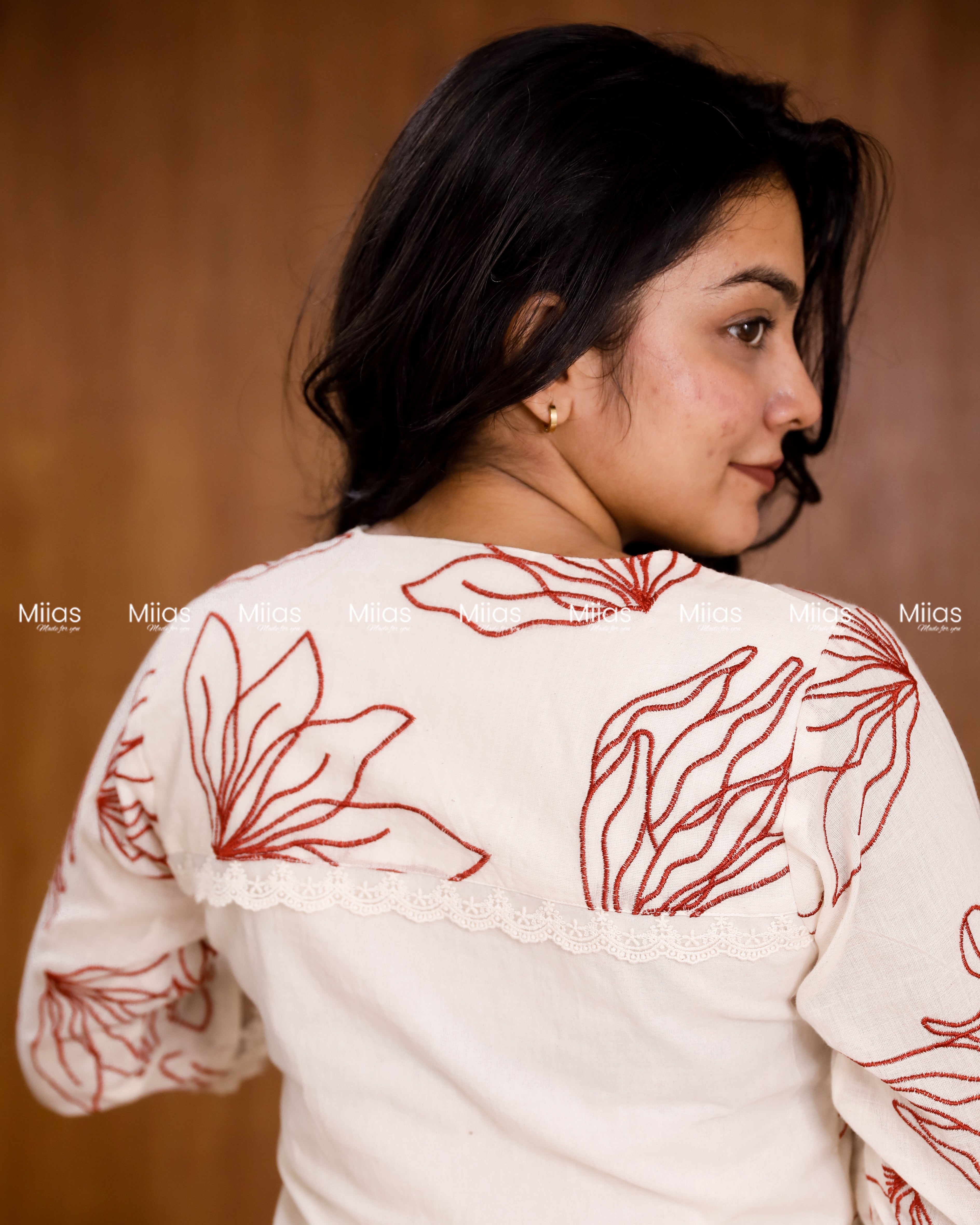 Kora Cotton Slit Kurti | Threadwork + Lining | Off White with Red