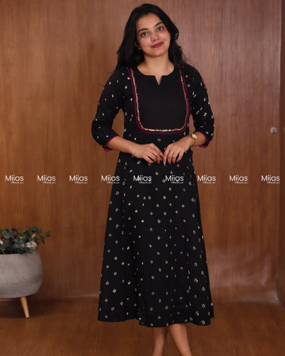 Mul Cotton Bandhani Kurti | Embroidered Yoke + Piping | Black