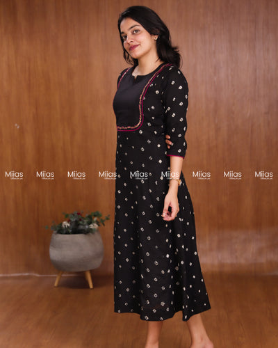 Mul Cotton Bandhani Kurti | Embroidered Yoke + Piping | Black