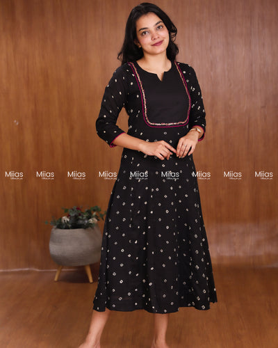 Mul Cotton Bandhani Kurti | Embroidered Yoke + Piping | Black