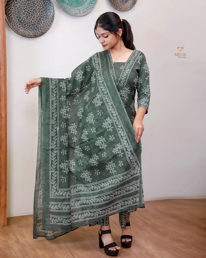 South Cotton Co-ord Set with Mirror Work and Kota check dupatta-Forest Green.