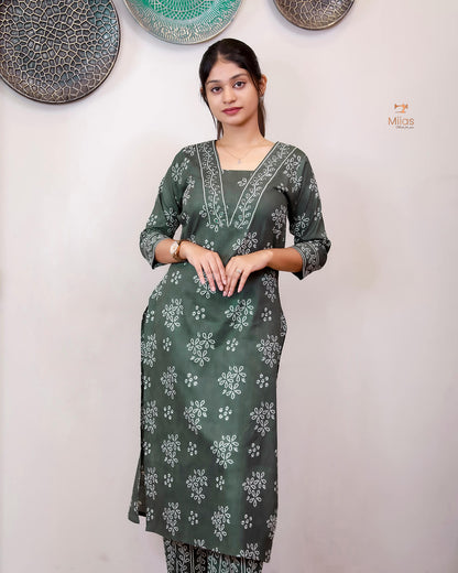 South Cotton Co-ord Set with Mirror Work and Kota check dupatta-Forest Green.