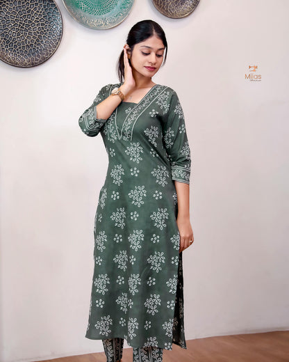 South Cotton Co-ord Set with Mirror Work and Kota check dupatta-Forest Green.