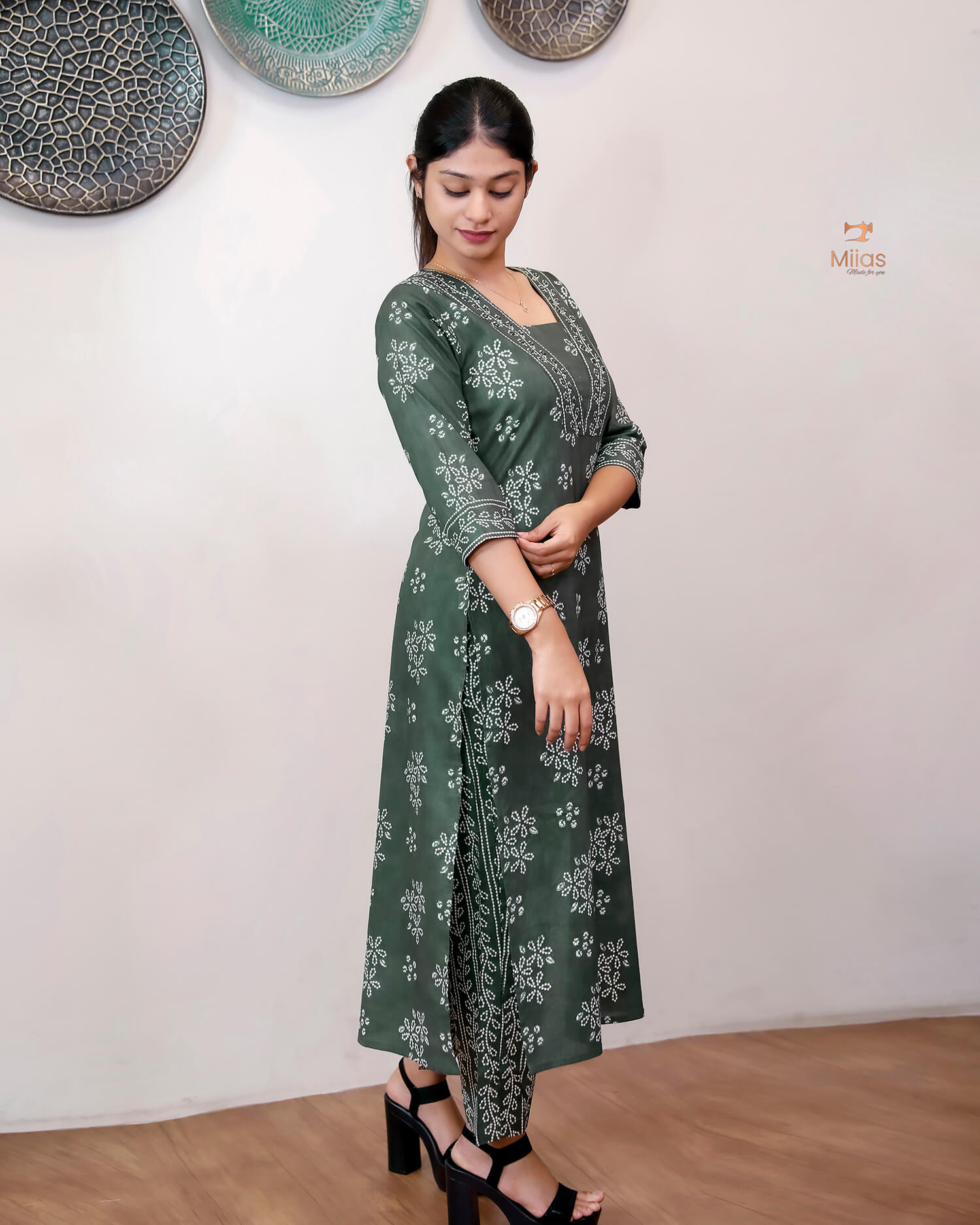 South Cotton Co-ord Set with Mirror Work and Kota check dupatta-Forest Green.