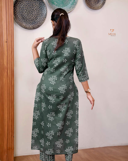 South Cotton Co-ord Set with Mirror Work and Kota check dupatta-Forest Green.
