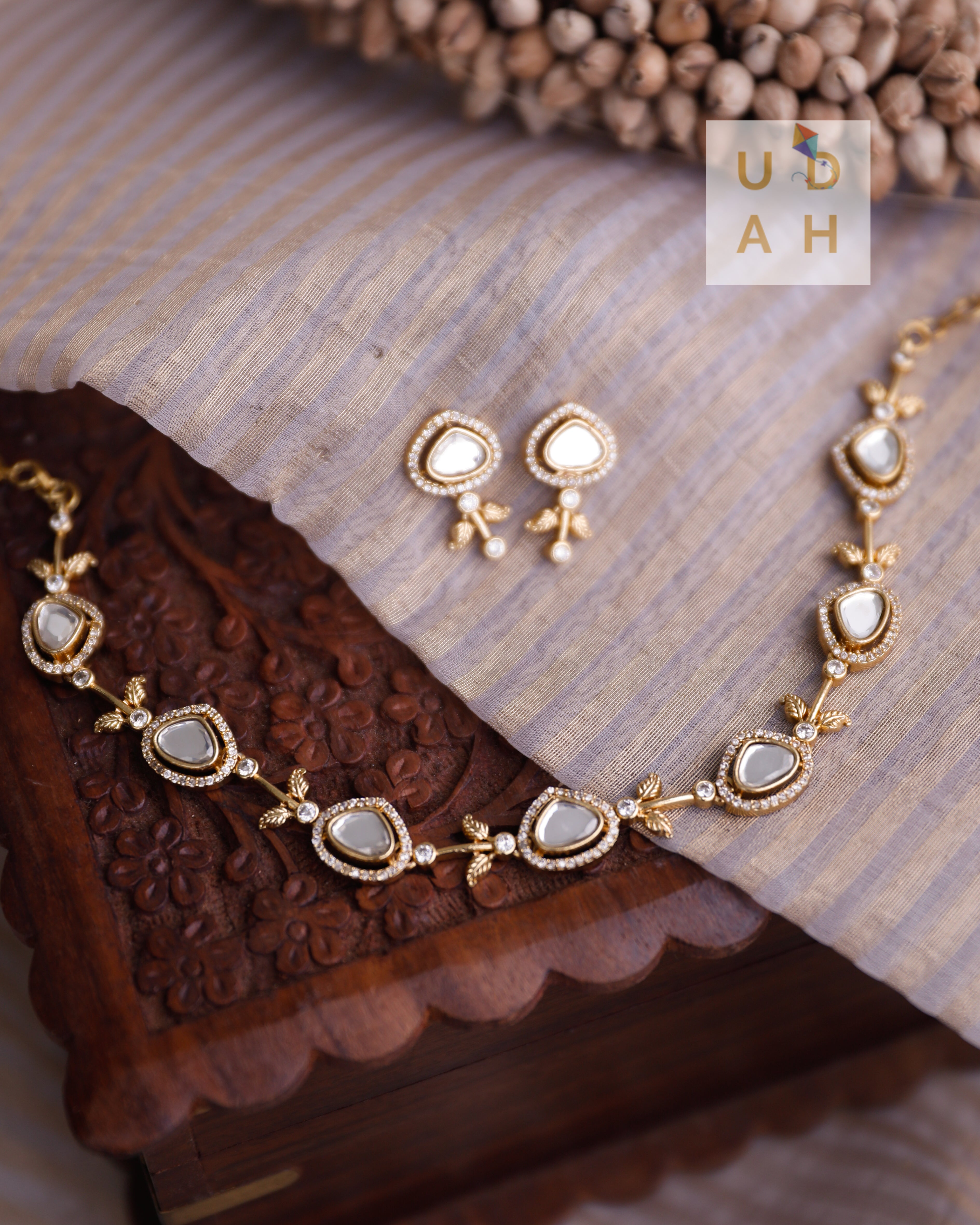 The Leafy Uncut Polki Collar Necklace Set
