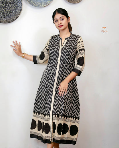 Cotton Kurti Dress: Collar Neck & Pintuck Elegance.