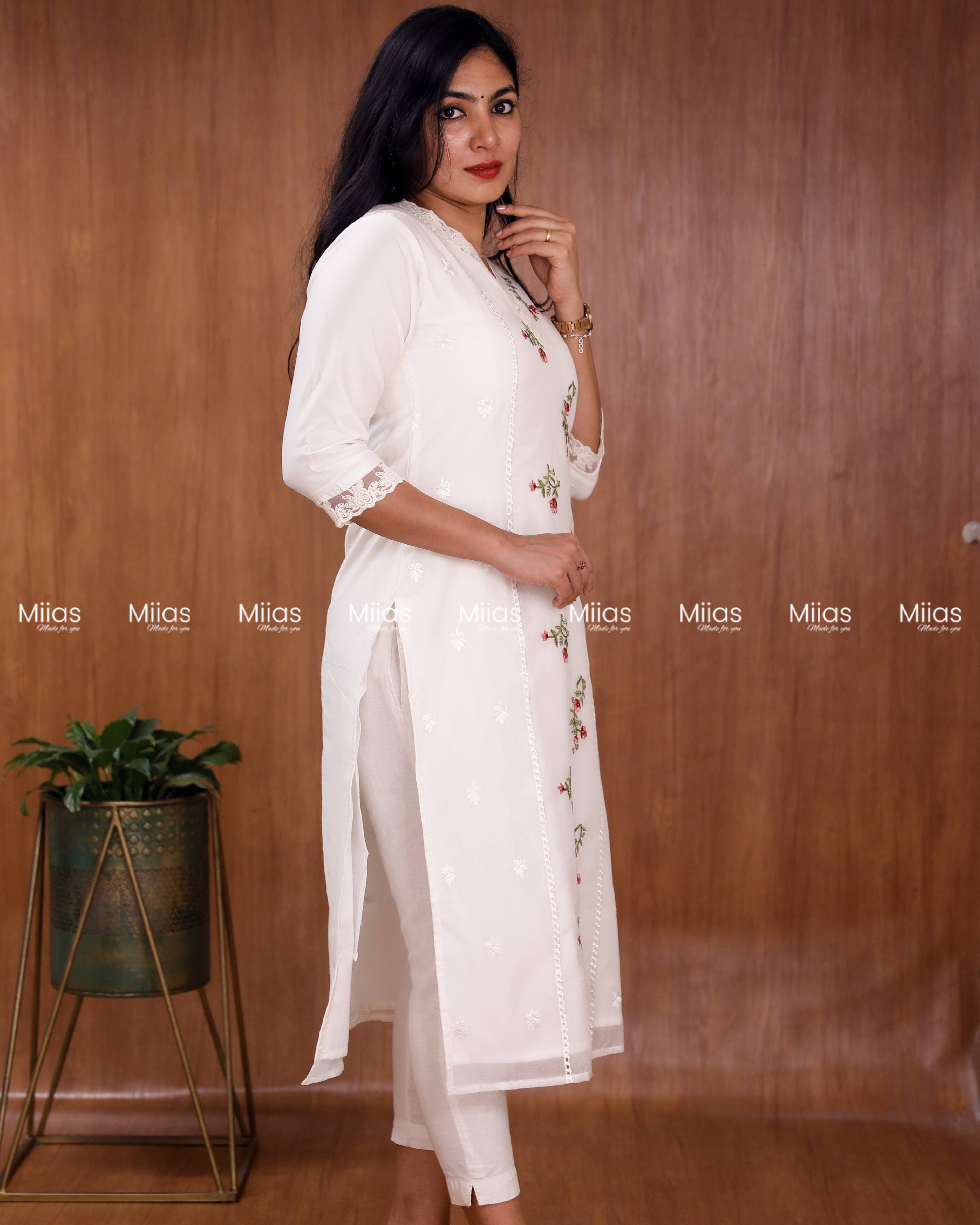 Mul Chanderi Slit Kurti | Embroidered Front + Lace Trim | Off White