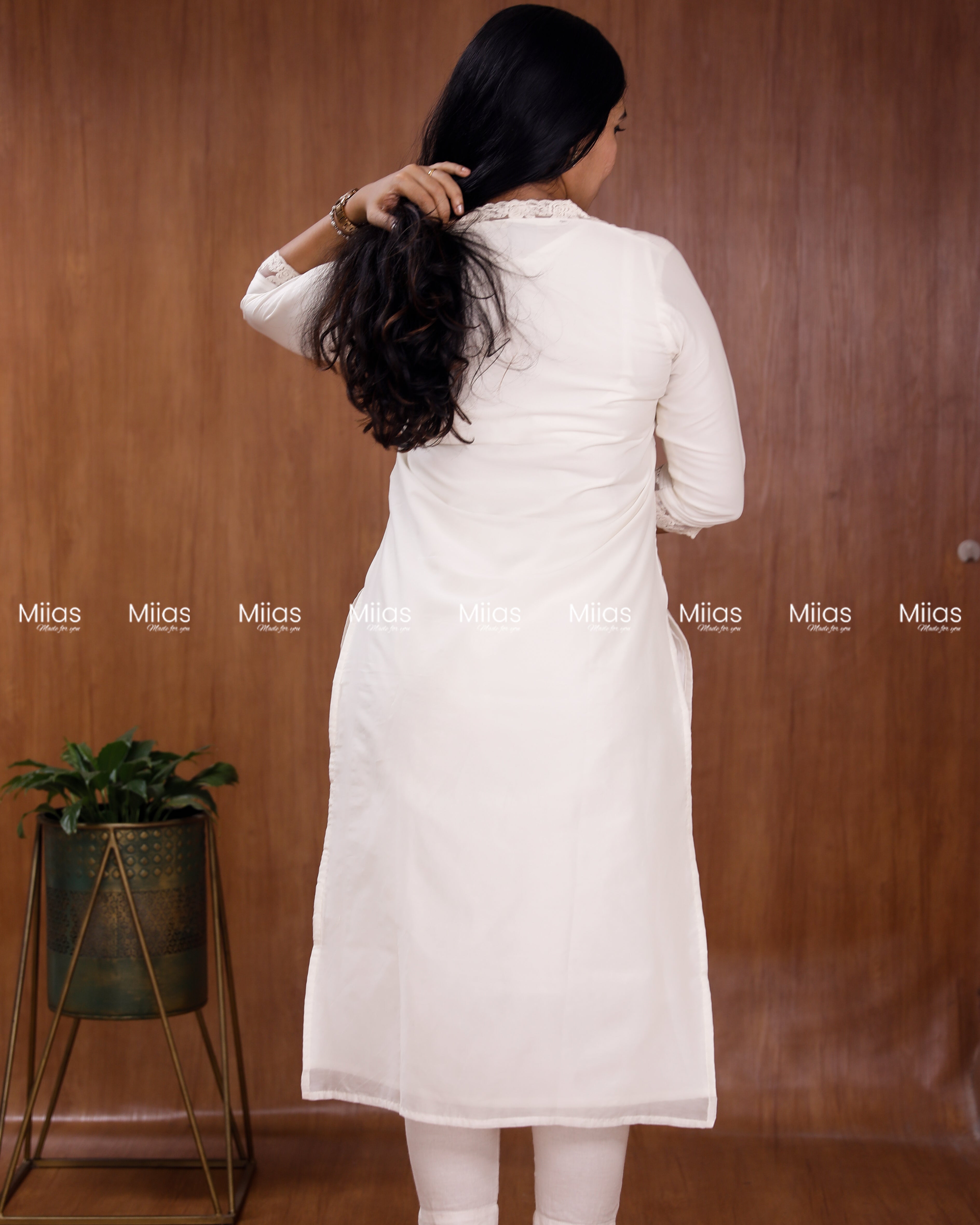 Mul Chanderi Slit Kurti | Embroidered Front + Lace Trim | Off White
