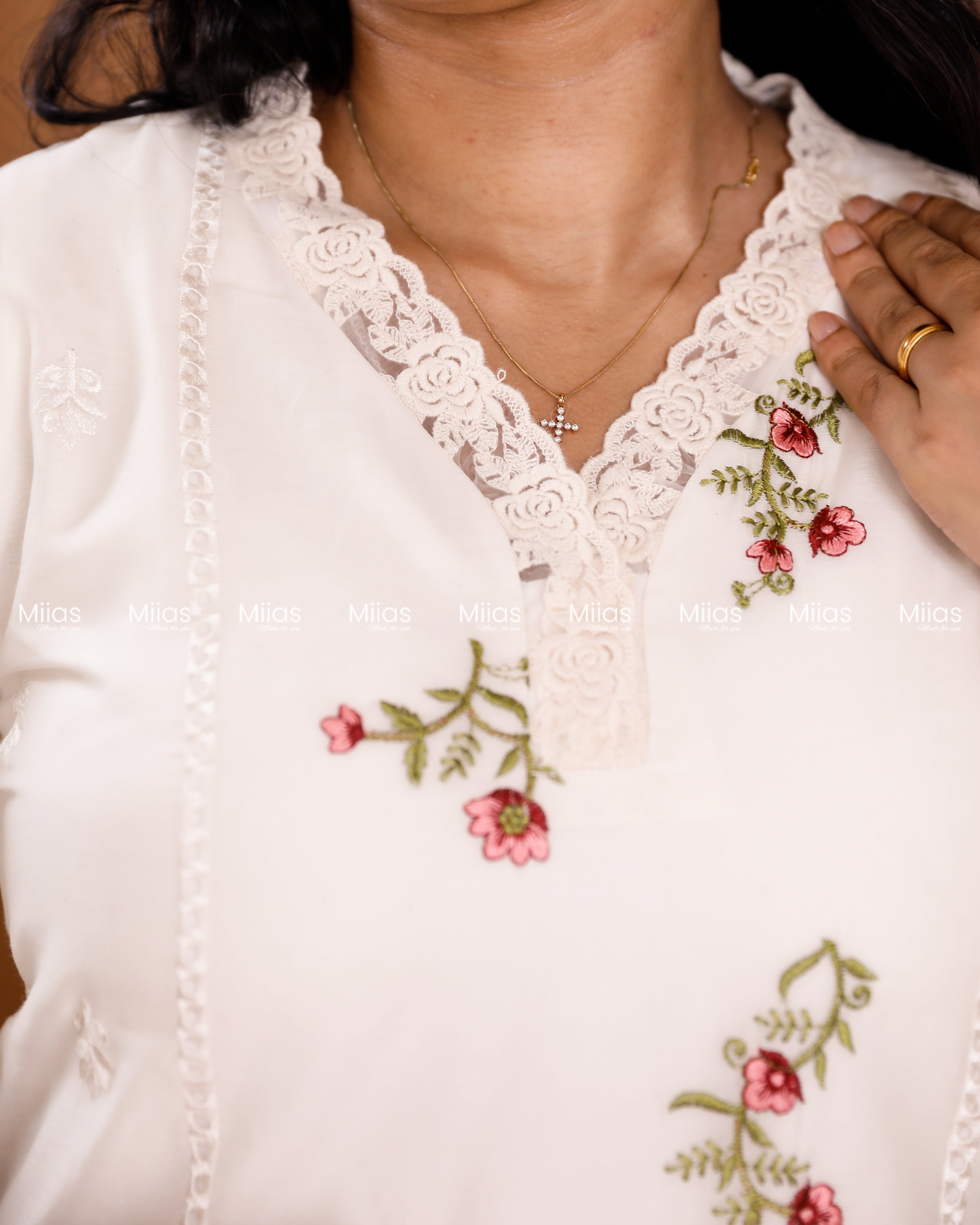 Mul Chanderi Slit Kurti | Embroidered Front + Lace Trim | Off White