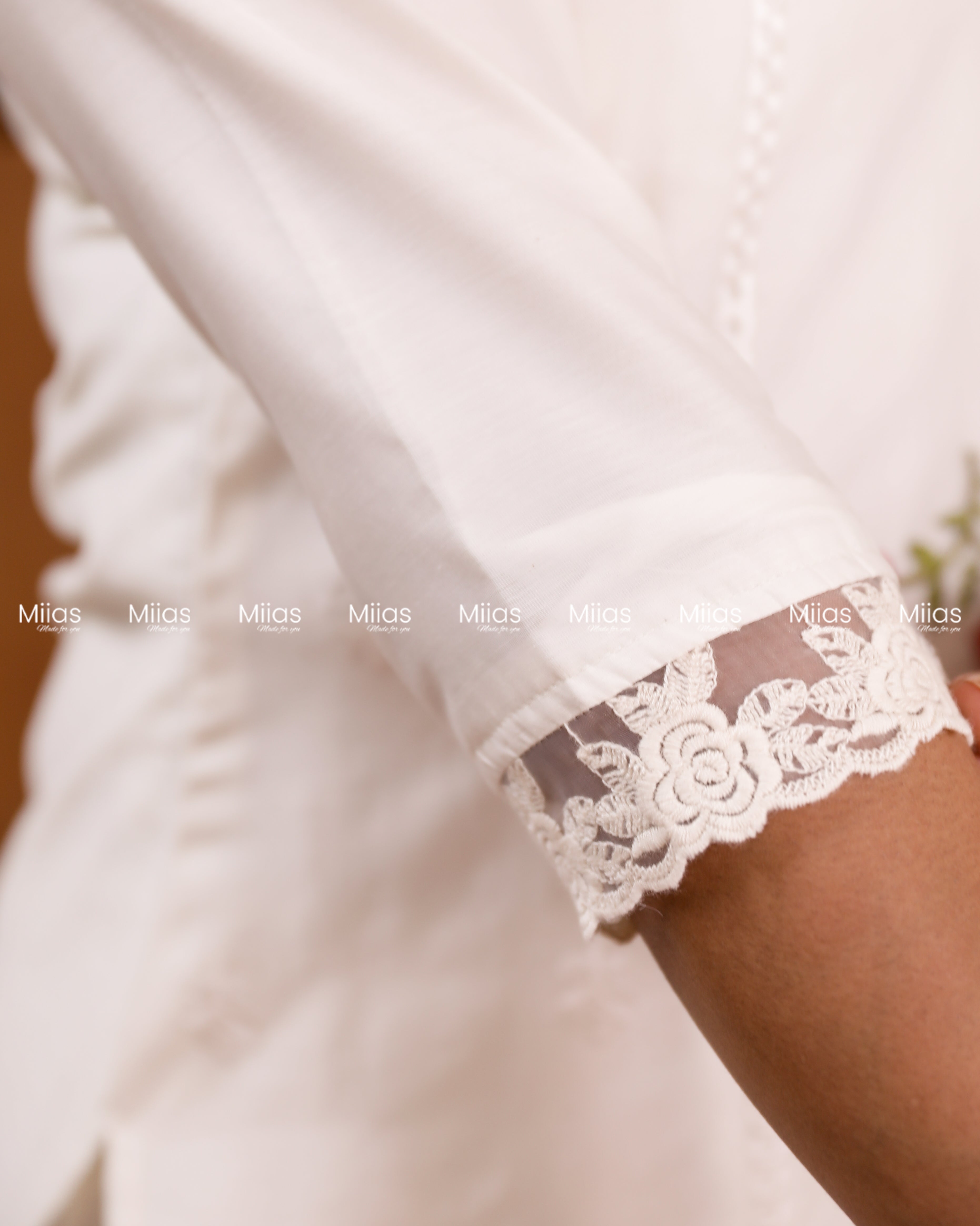 Mul Chanderi Slit Kurti | Embroidered Front + Lace Trim | Off White