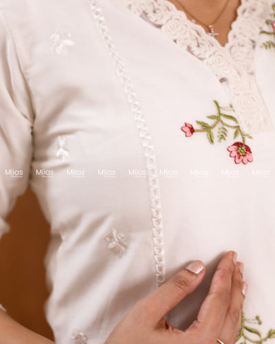 Mul Chanderi Slit Kurti | Embroidered Front + Lace Trim | Off White