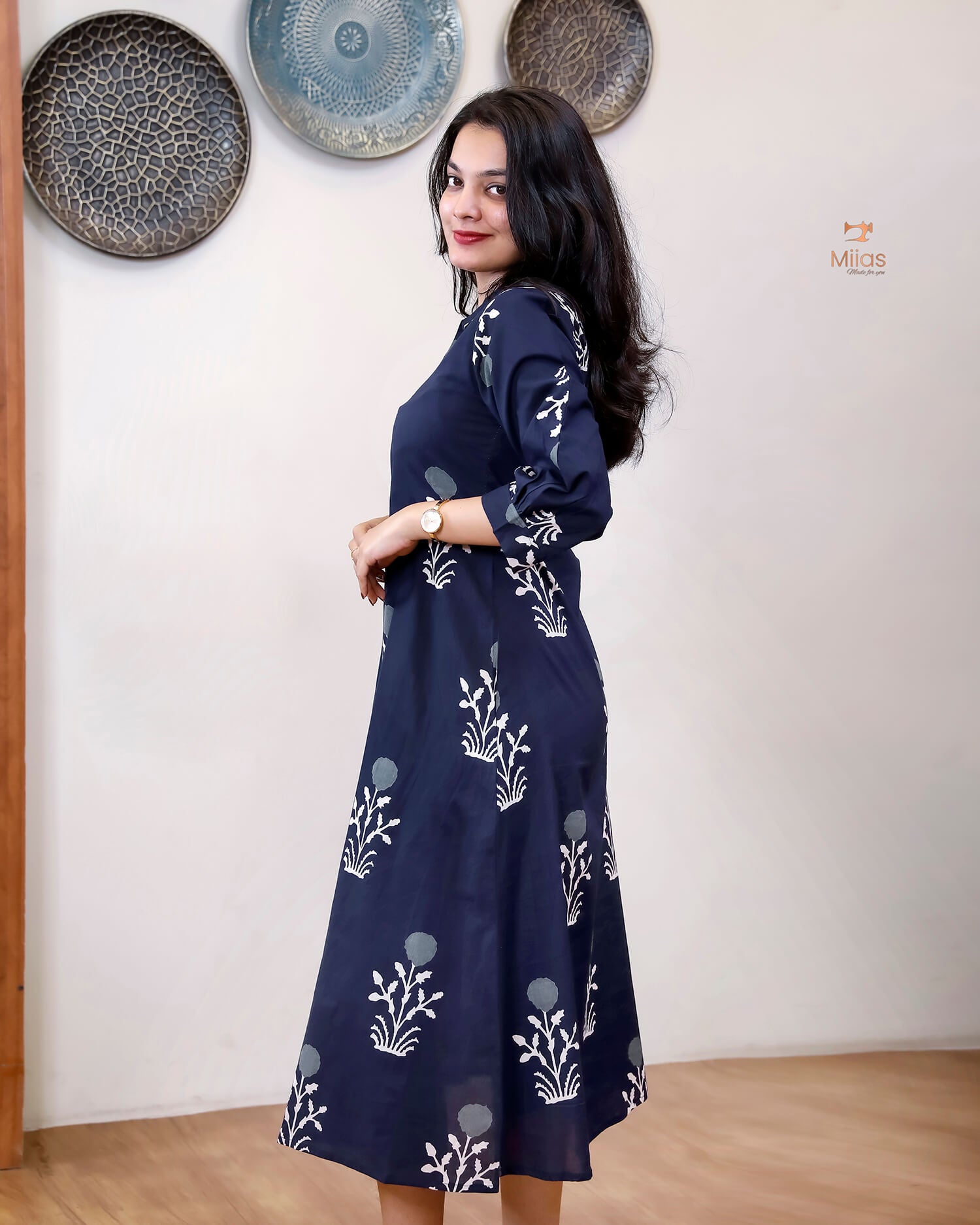 Pure Cotton Kurti with Shirt Collar & Side Pockets-Blue.