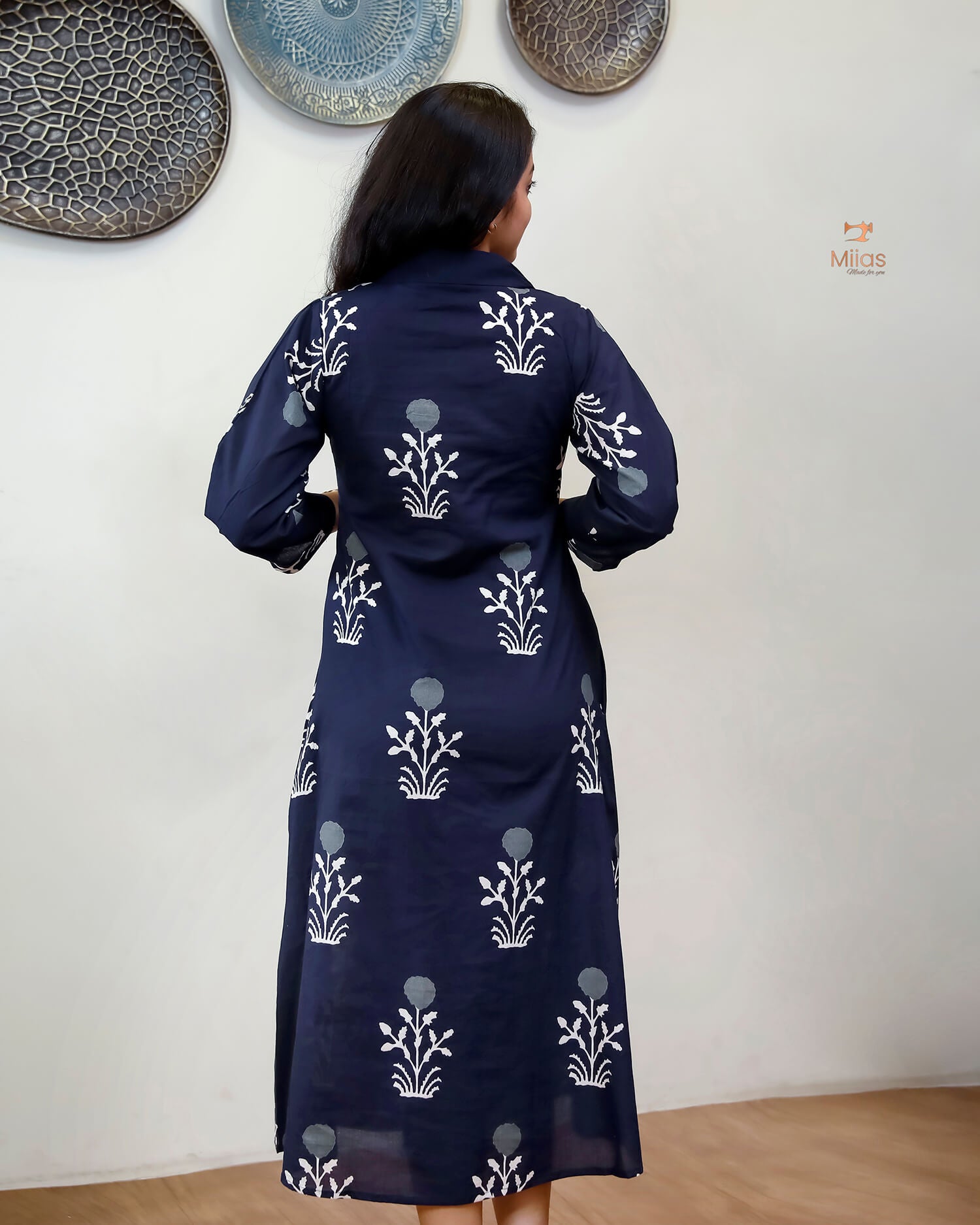 Pure Cotton Kurti with Shirt Collar & Side Pockets-Blue.