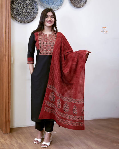 Lawn Cotton 3-Pc: Ajrakh Print Yoke & Dupatta Set-Black.