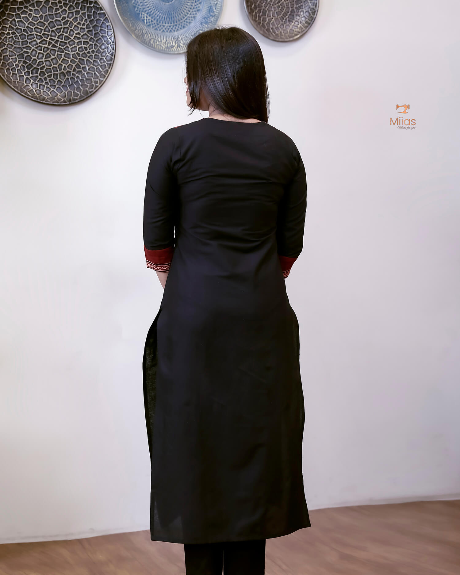 Lawn Cotton 3-Pc: Ajrakh Print Yoke & Dupatta Set-Black.