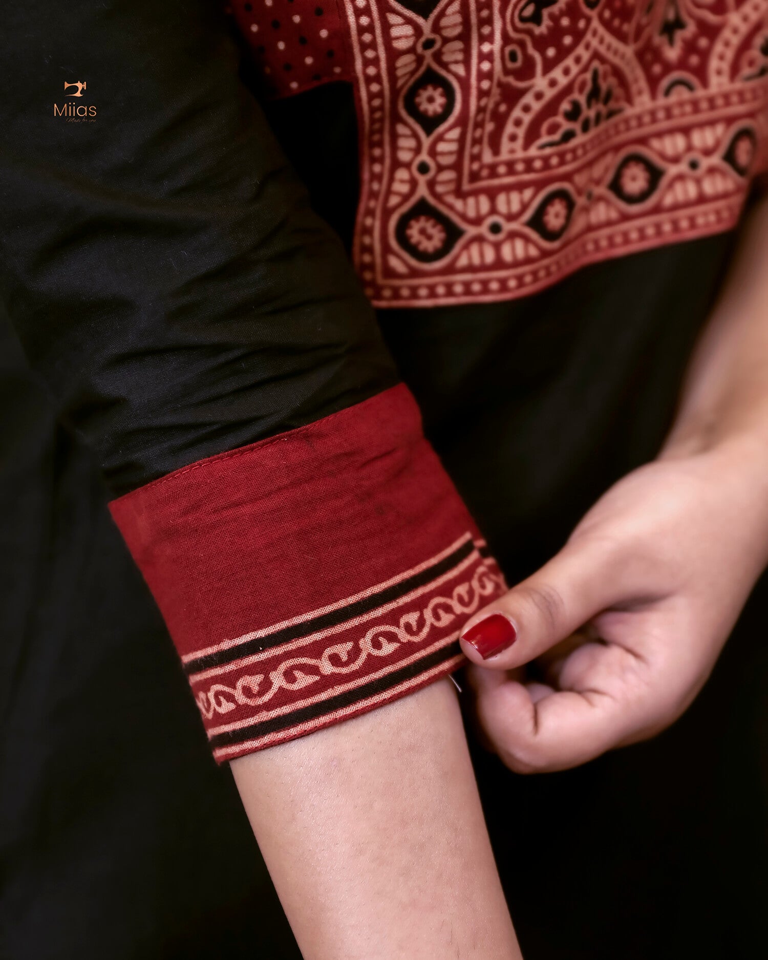 Lawn Cotton 3-Pc: Ajrakh Print Yoke & Dupatta Set-Black.