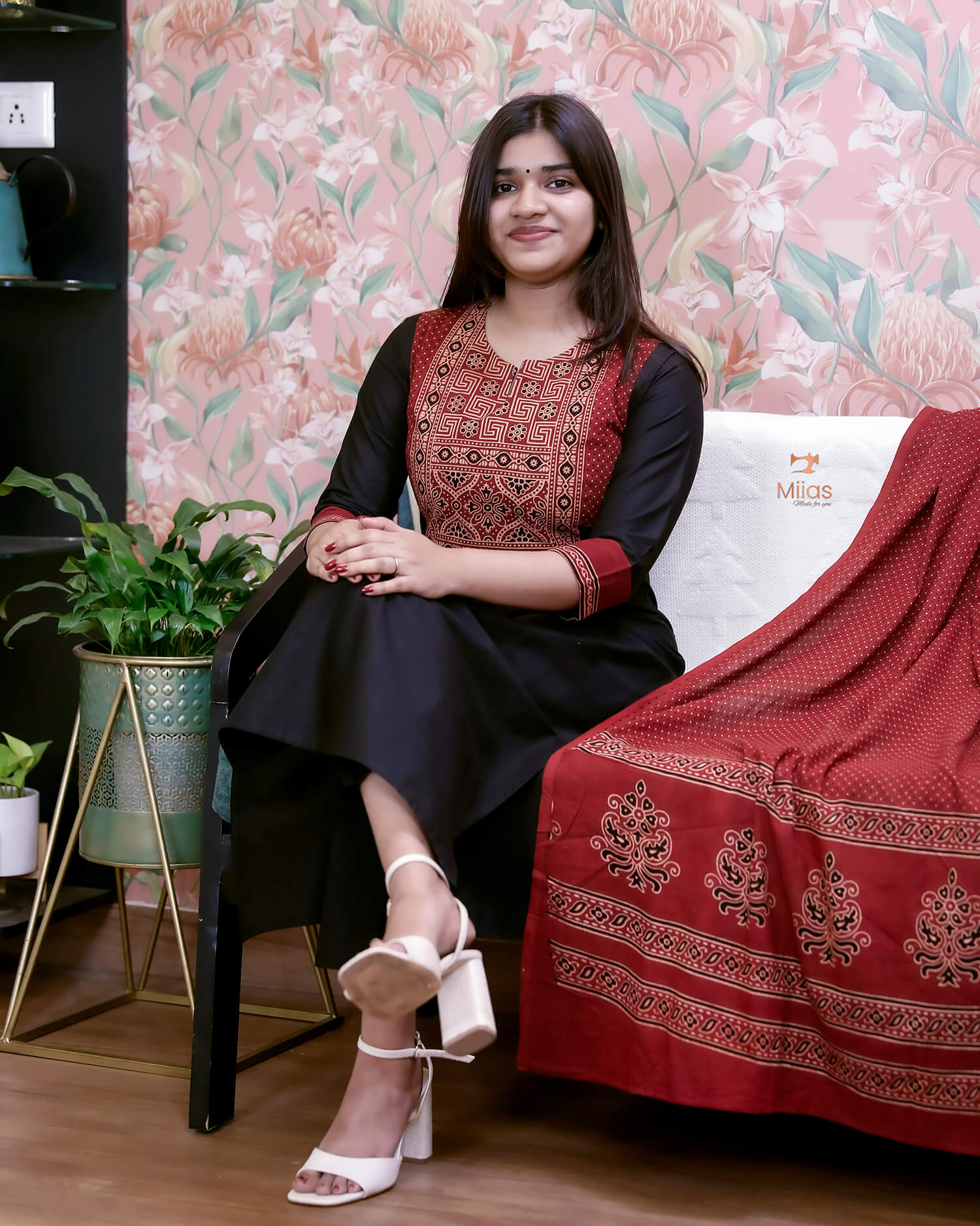 Lawn Cotton 3-Pc: Ajrakh Print Yoke & Dupatta Set-Black.