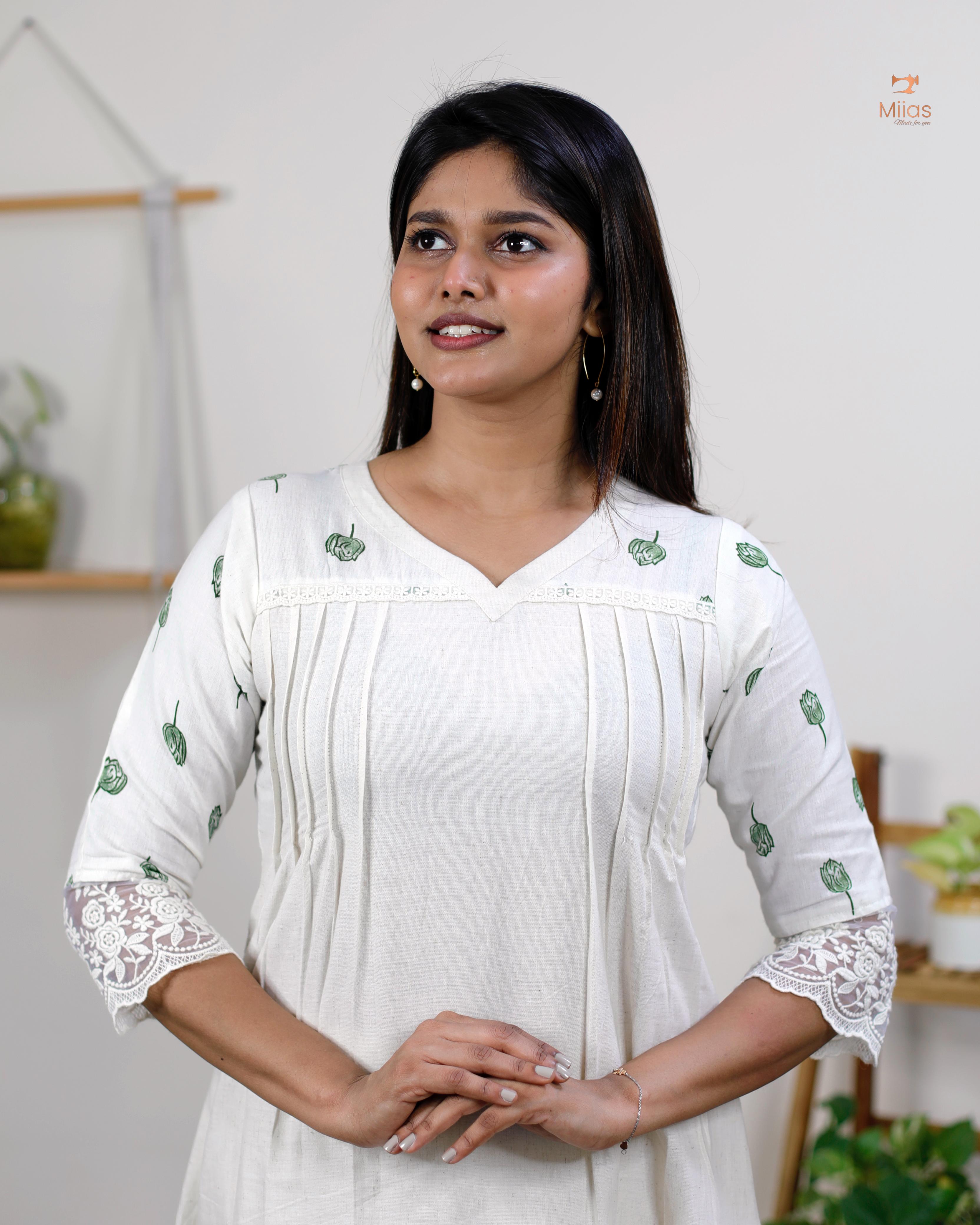 Floral Print Cotton Kurti – V-Neck, 3/4 Sleeves, Lace Trim & Pocket