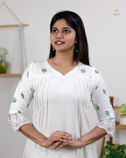 Floral Print Cotton Kurti – V-Neck, 3/4 Sleeves, Lace Trim & Pocket