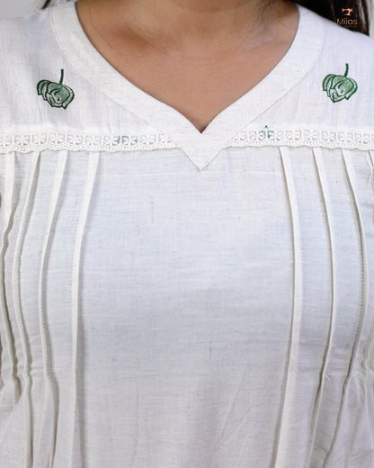 Floral Print Cotton Kurti – V-Neck, 3/4 Sleeves, Lace Trim & Pocket