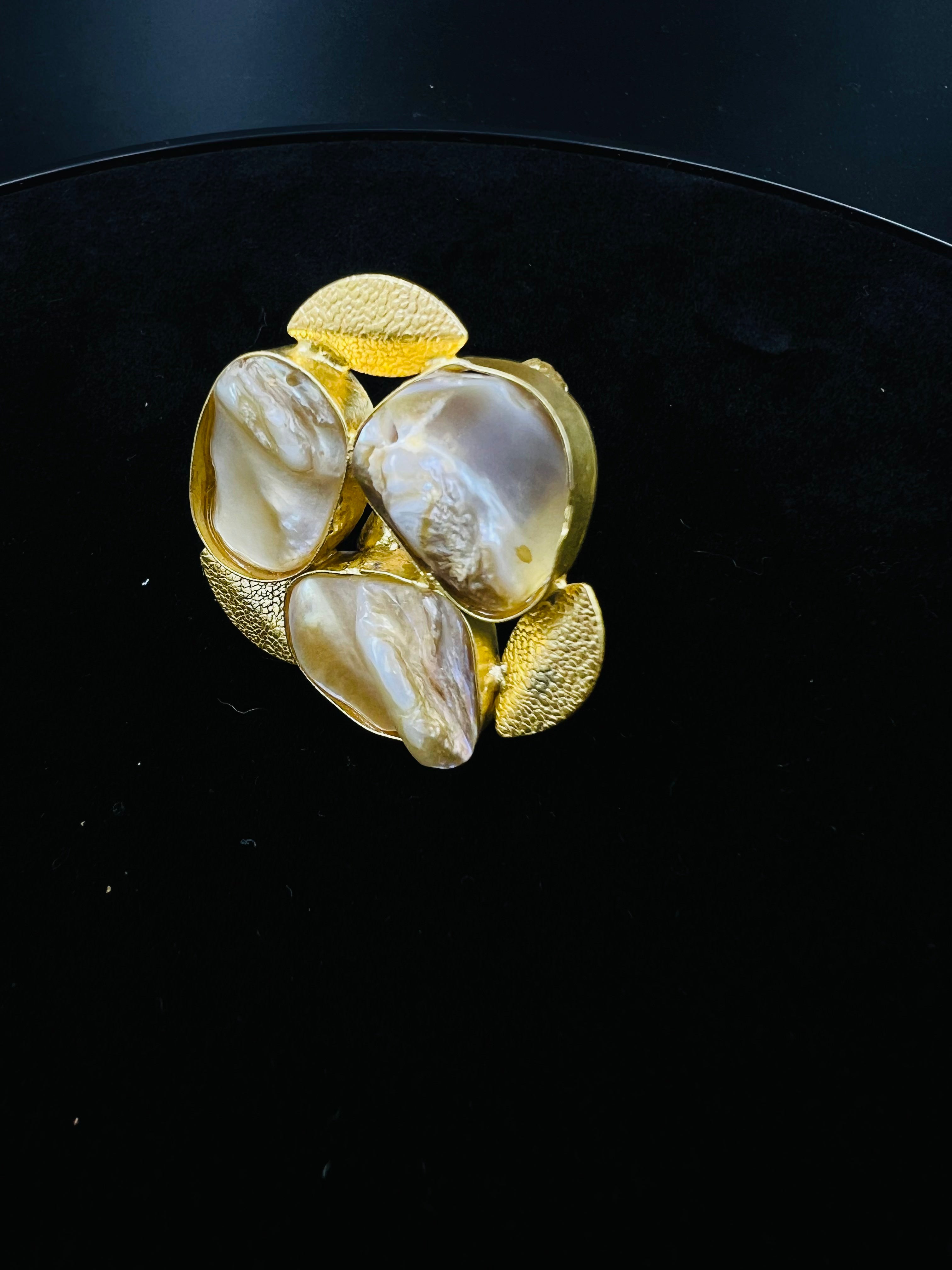Iridescent Mother-of-Pearl Cluster Ring in Gold