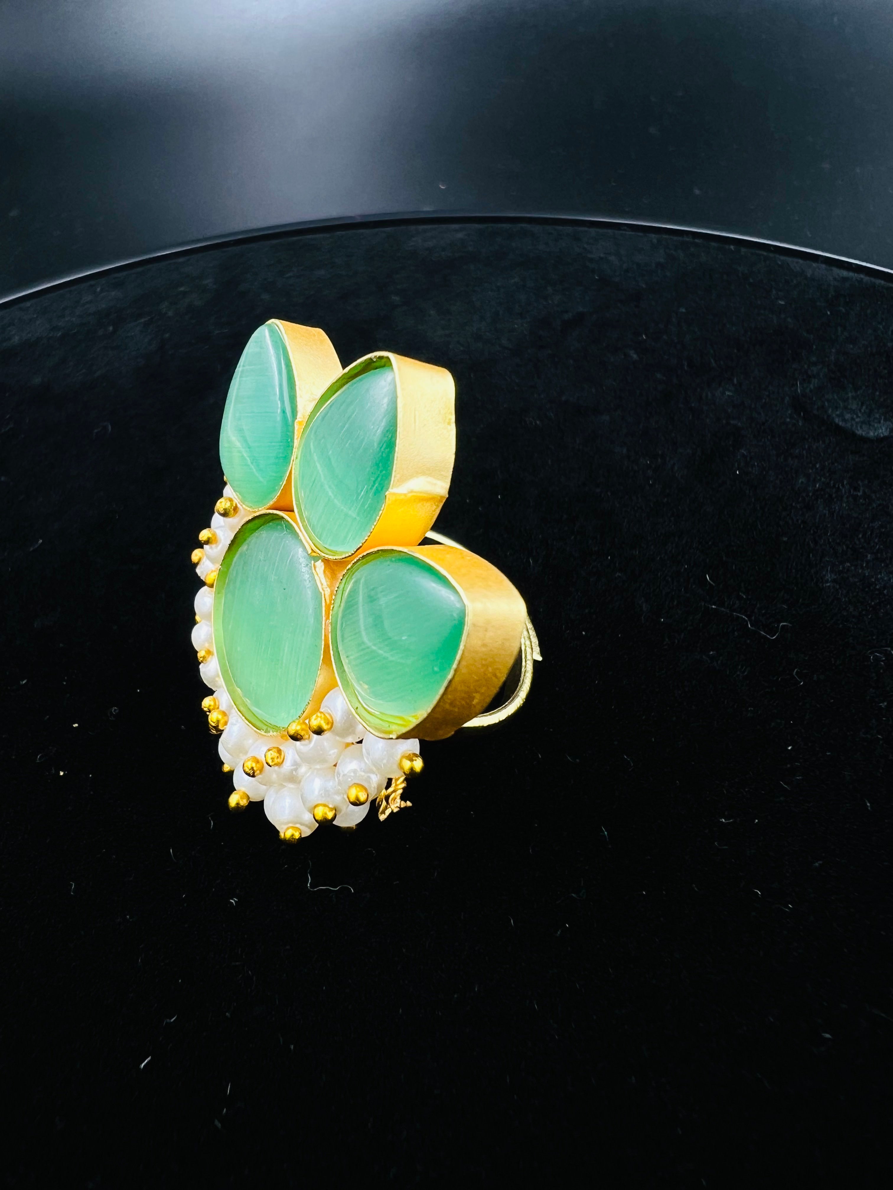 Vintage Green Cat's Eye Cabochon Pearl Ring