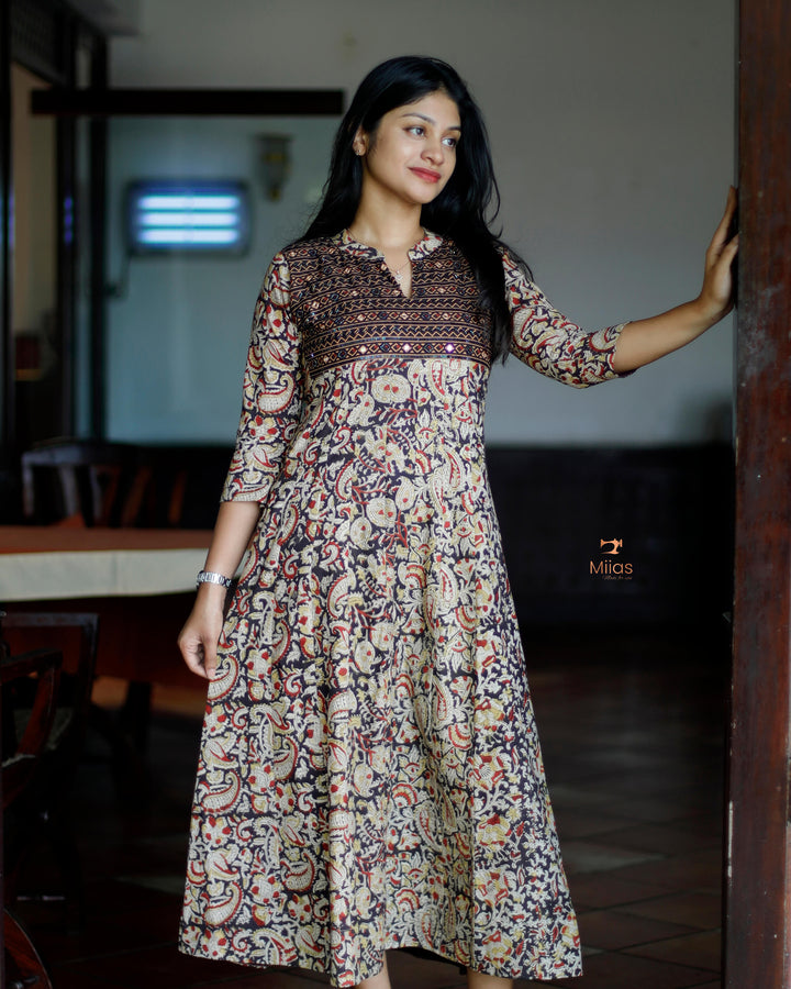 Elegant Mul Cotton Kalamkari Kurti Dress with Mirror & Sequins Work – Stylish Collar Neck, Summer Wear
