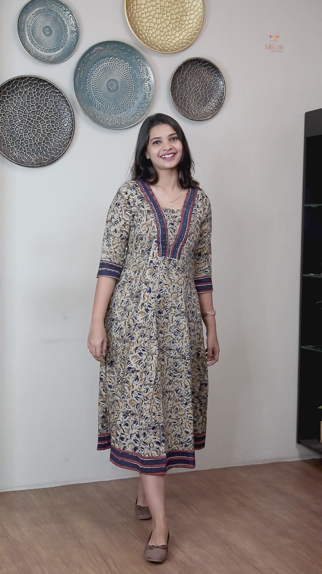 Handcrafted Kalamkari Kurti with Mirror Work & Contrast Borders