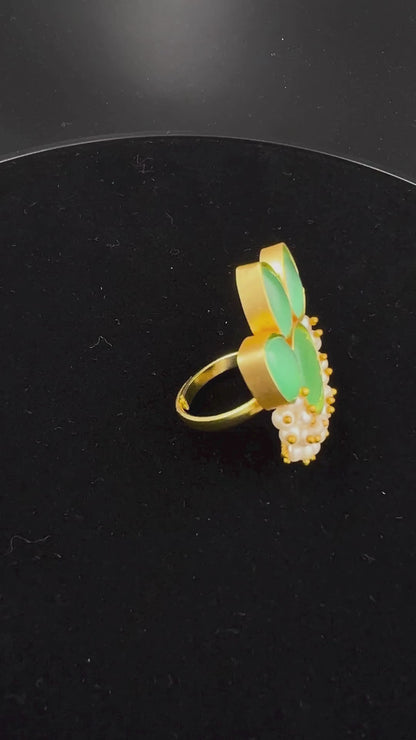 Vintage Green Cat's Eye Cabochon Pearl Ring